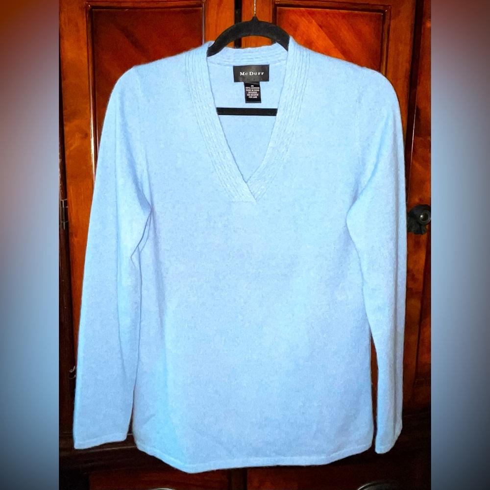 Cashmere V-Neck Sweater Robin Egg 🪺 Blue Long Sleeve Super Soft